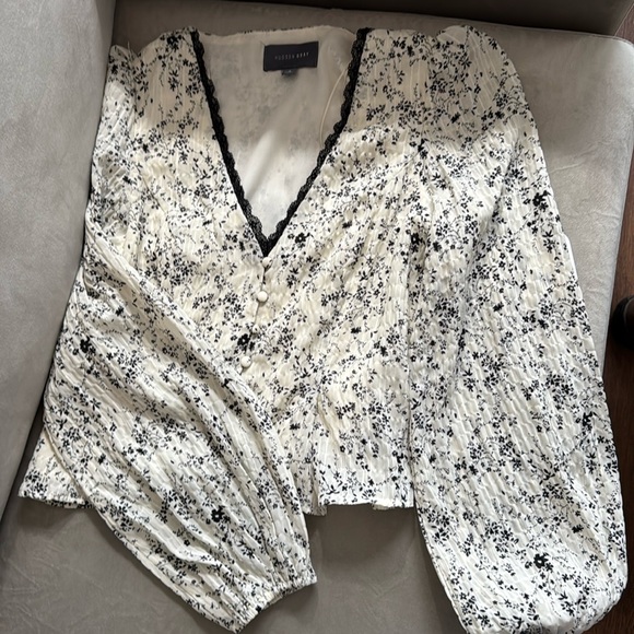 Immaculate Elegance Cream Floral Blouse - Picture 1 of 3